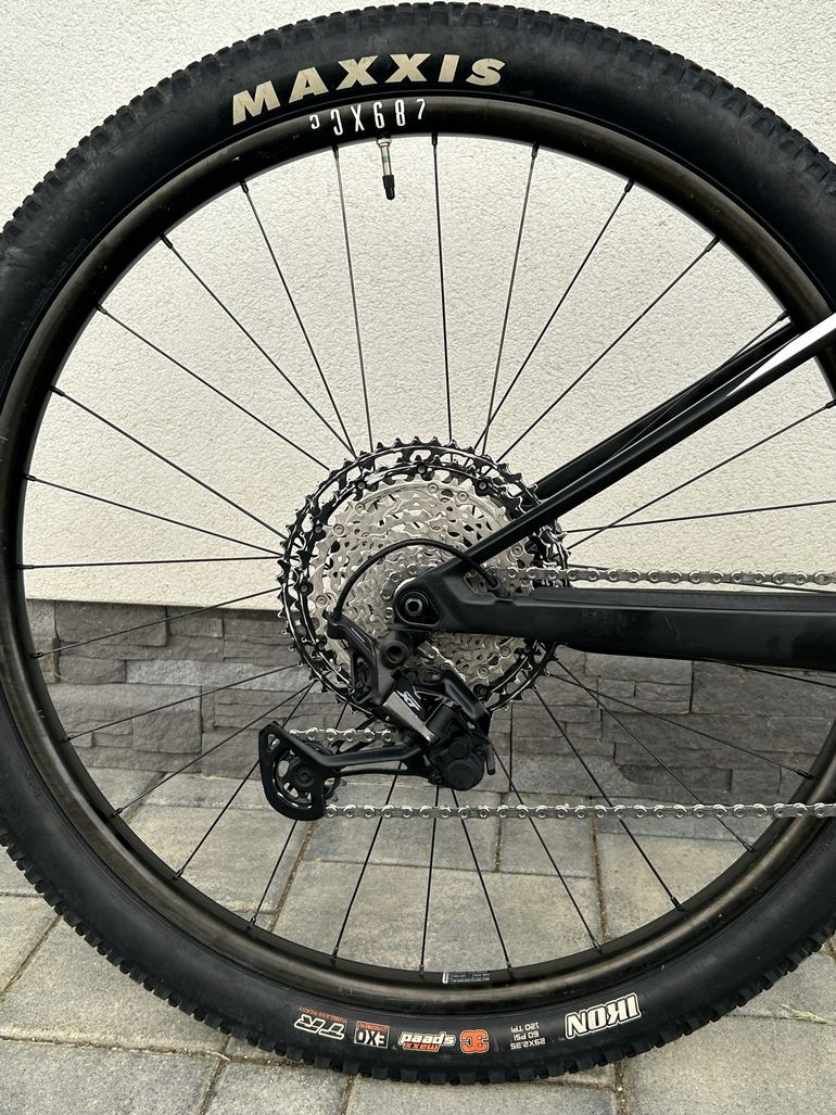 Used Canyon Lux CF 7 2022 2022 Mountainbike, Black, 29 — image 8 of 18