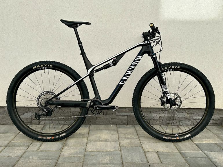 Used Canyon Lux CF 7 2022 2022 Mountainbike, Black, 29 — image 1 of 18