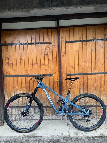 Used Pivot SHADOWCAT Pro XT/XTR 2024 2024 Mountainbike, Blue — image 3 of 10