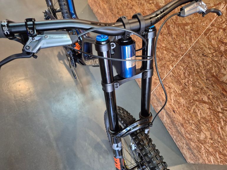 Used Santa Cruz V10 DH S / Carbon CC 2024 2024 Mountainbike, Blue, 27.5 — image 5 of 7