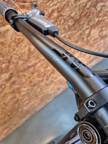 Used Santa Cruz V10 DH S / Carbon CC 2024 2024 Mountainbike, Blue, 27.5 — image 6 of 7