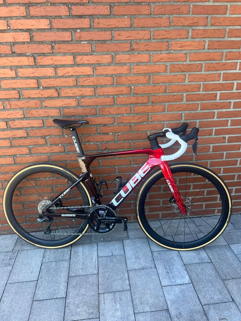 Used CUBE Litening Shimano Ultegra Di2 2025 Road & Gravel, Rojo — image 1 of 4
