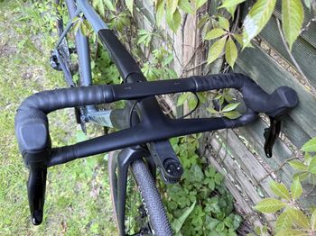 Used Canyon Grail CF SL 7 eTap 2023 2023 Road & Gravel, Green — image 3 of 5