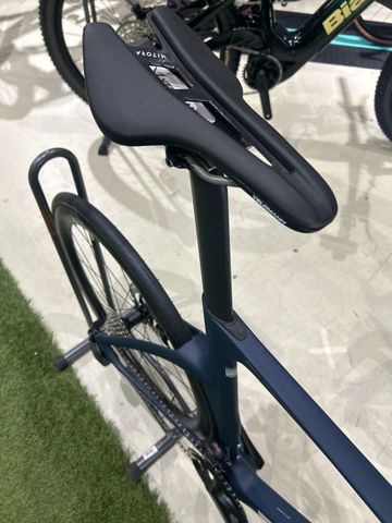 Brugt Bianchi Oltre Comp Ultegra Di2 2025 2025 Road & Gravel — billede 11 af 12