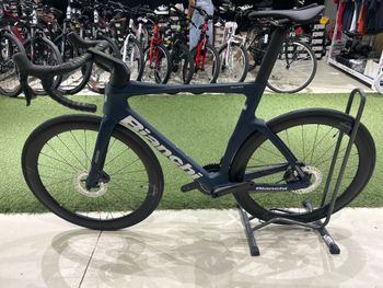 Used Bianchi Oltre Comp Ultegra Di2 2025 2025 Road & Gravel, Blue — image 2 of 12
