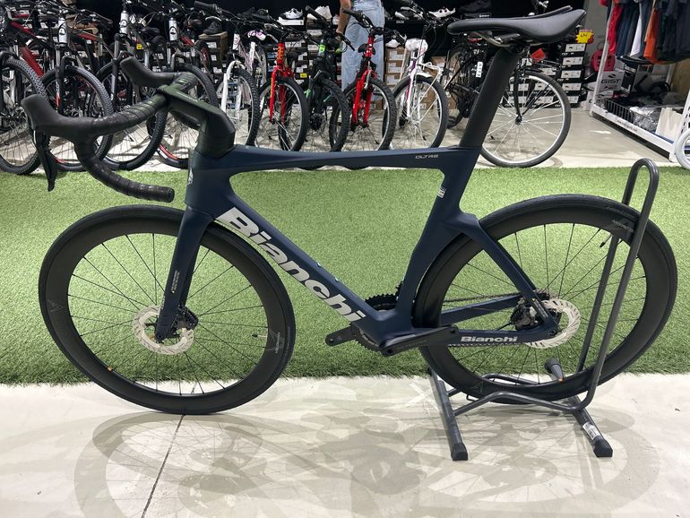 Used Bianchi Oltre Comp Ultegra Di2 2025 2025 Road & Gravel, Blue — image 2 of 12