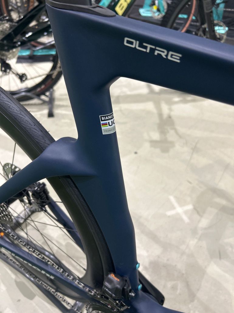 Used Bianchi Oltre Comp Ultegra Di2 2025 2025 Road & Gravel, Blue — image 12 of 12