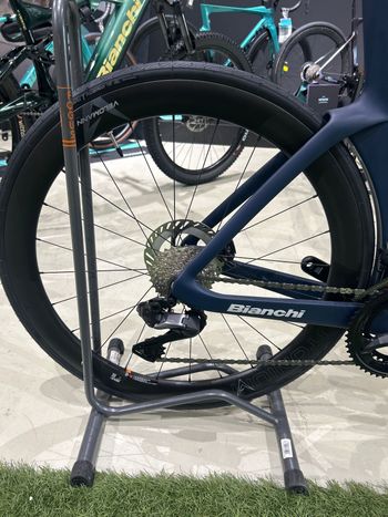 Used Bianchi Oltre Comp Ultegra Di2 2025 2025 Road & Gravel, Blue — image 7 of 12