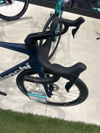 Used Bianchi Oltre Comp Ultegra Di2 2025 2025 Road & Gravel, Blue — image 4 of 12