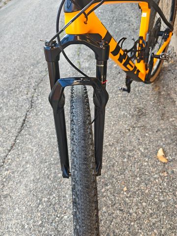 Used Trek Procaliber 9.6 2024 2024 Mountainbike, Orange, 29 — image 5 of 5