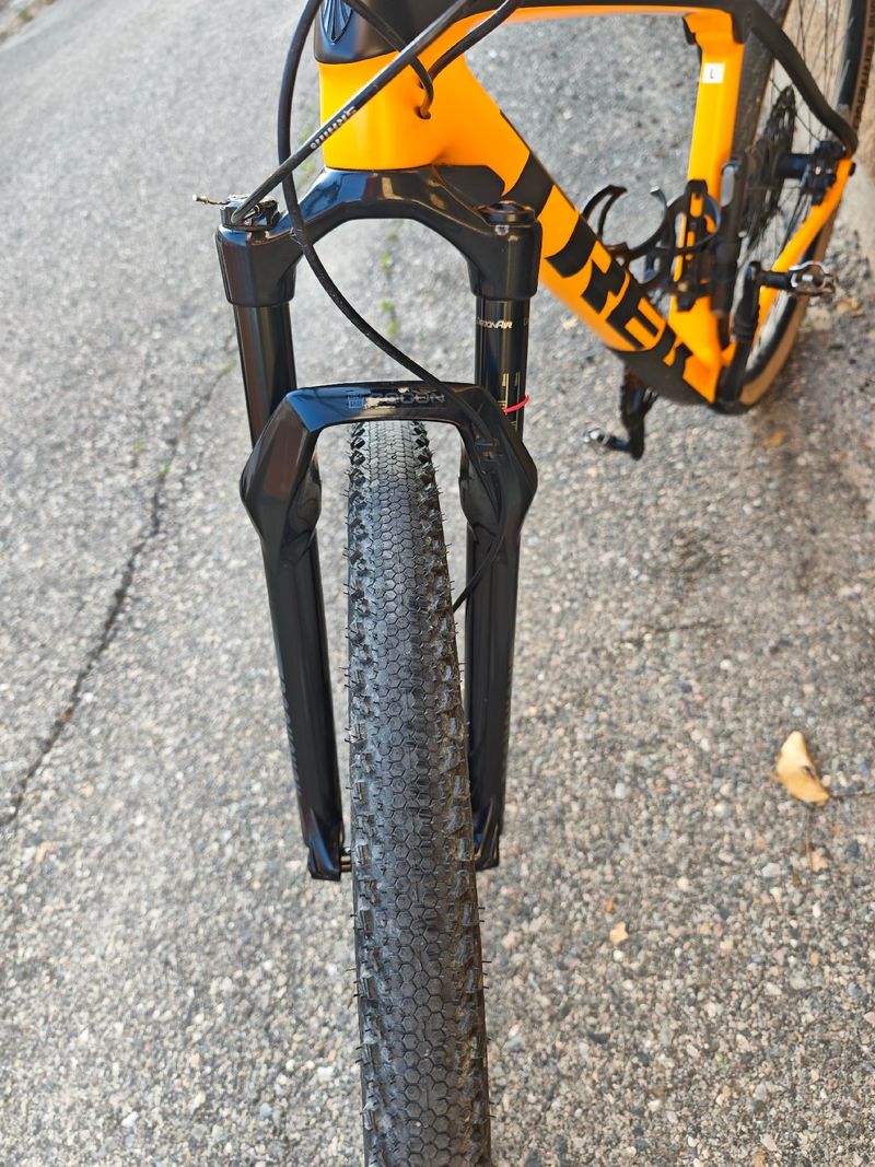 Used Trek Procaliber 9.6 2024 2024 Mountainbike, Orange, 29 — image 5 of 5