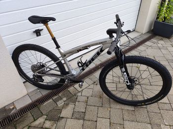 Used Trek Supercaliber SRAM XX1 Eagle AXS 2024 Mountainbike, Hellgrau — image 3 of 5
