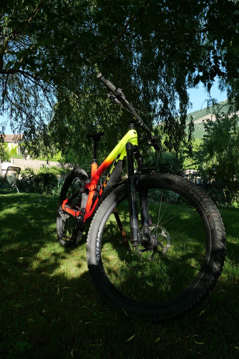 Used Trek Slash Shimano Deore XT 2023 Mountainbike, Orange — image 5 of 7