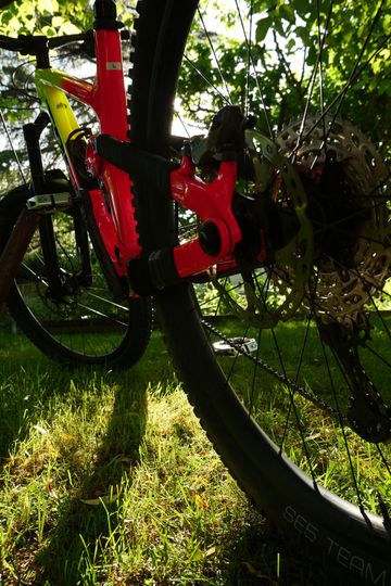 Used Trek Slash Shimano Deore XT 2023 Mountainbike, Orange — image 4 of 7