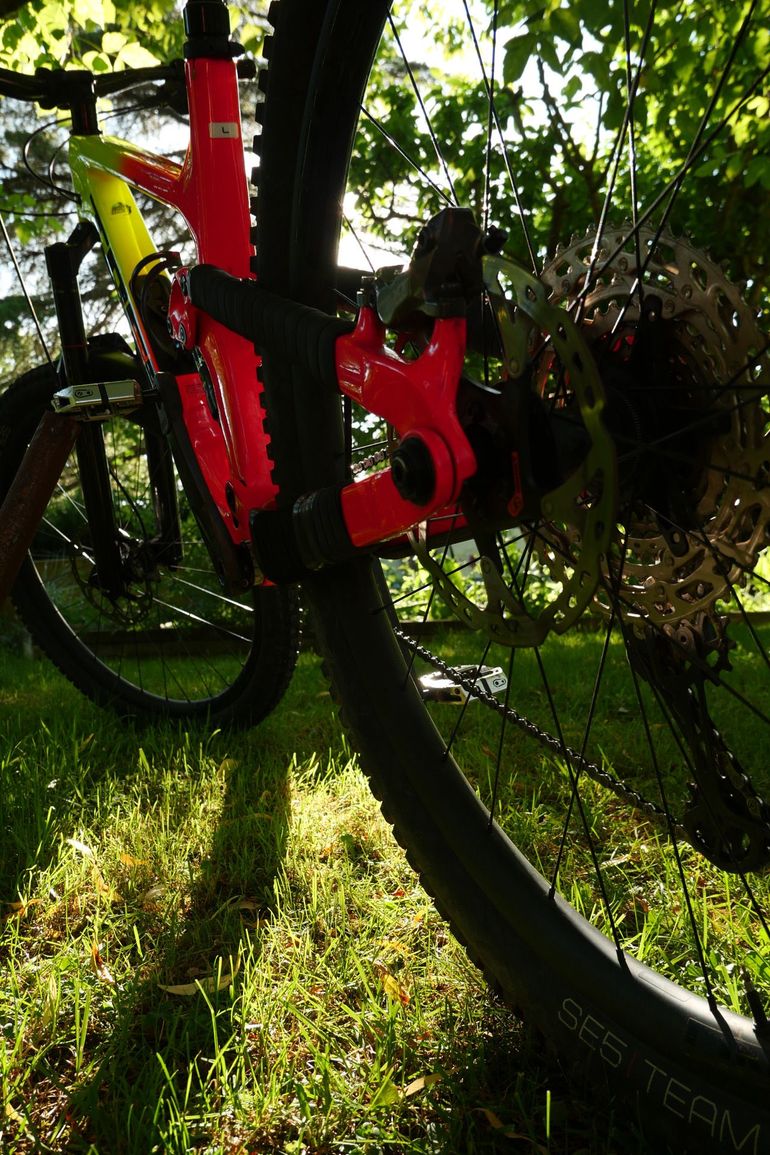 Used Trek Slash Shimano Deore XT 2023 Mountainbike, Orange — image 4 of 7