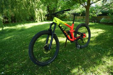 Used Trek Slash Shimano Deore XT 2023 Mountainbike, Orange — image 7 of 7