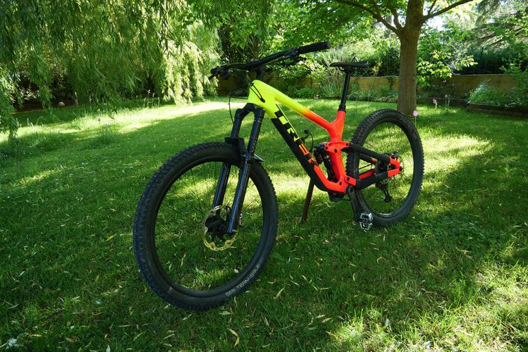 Used Trek Slash Shimano Deore XT 2023 Mountainbike, Orange — image 7 of 7