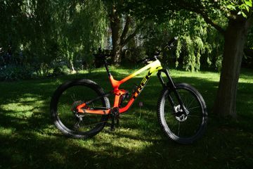 Used Trek Slash Shimano Deore XT 2023 Mountainbike, Orange — image 1 of 7