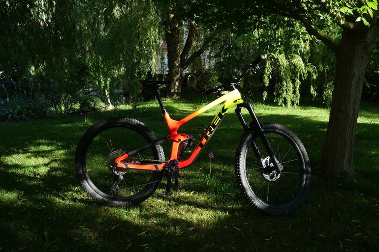 Used Trek Slash Shimano Deore XT 2023 Mountainbike, Orange — image 1 of 7
