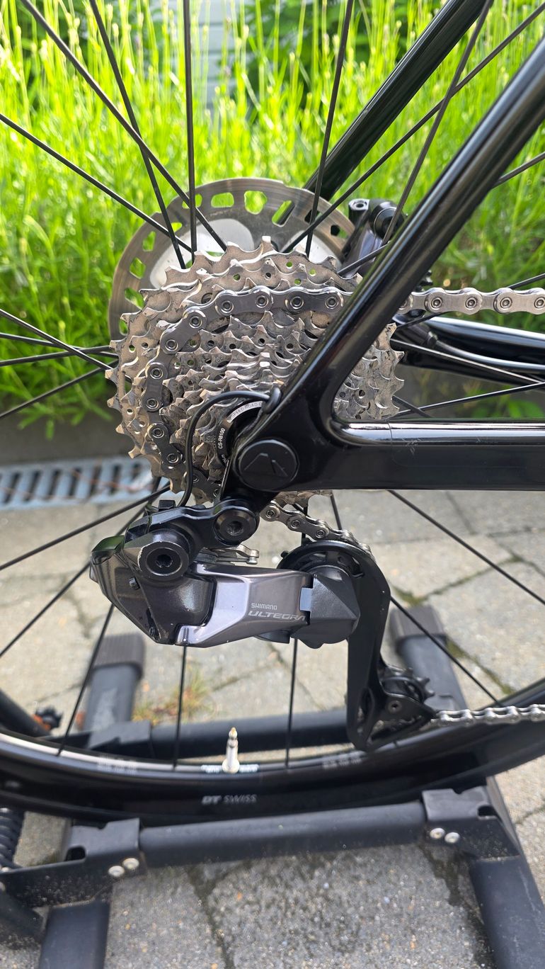 Used Canyon Ultimate CF SL 8 Aero 2023 2023 Road & Gravel, Black — image 7 of 15