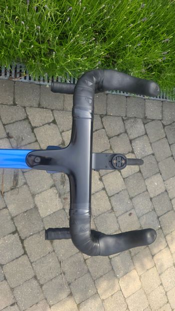Used Canyon Ultimate CF SL 8 Aero 2023 2023 Road & Gravel, Black — image 11 of 15
