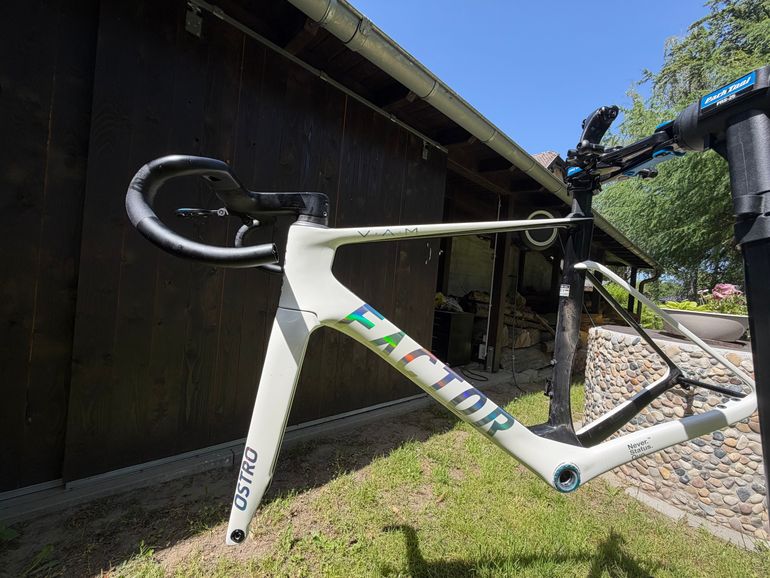 Used Factor OSTRO V.A.M. Disc Carbon 54cm Pearl White Chrome 2024 Frameset 2024 Road & Gravel — image 3 of 18