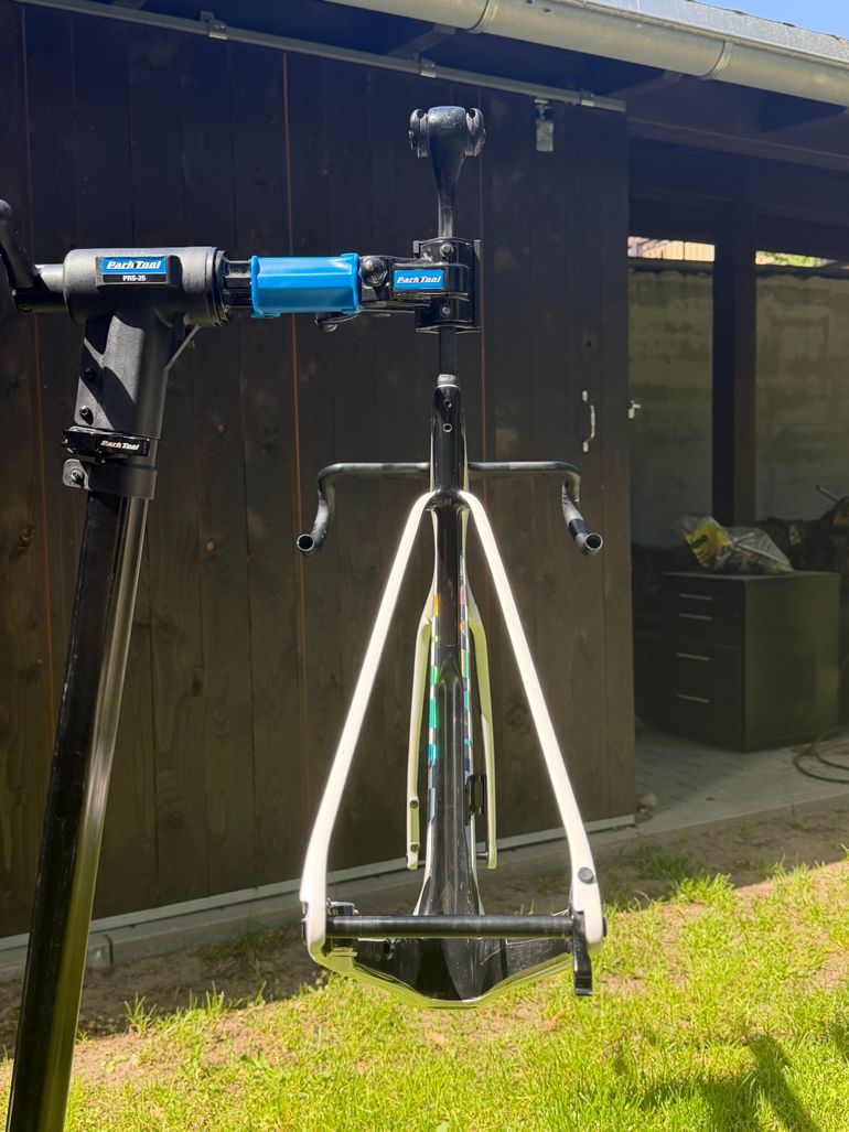 Used Factor OSTRO V.A.M. Disc Carbon 54cm Pearl White Chrome 2024 Frameset 2024 Road & Gravel — image 2 of 18
