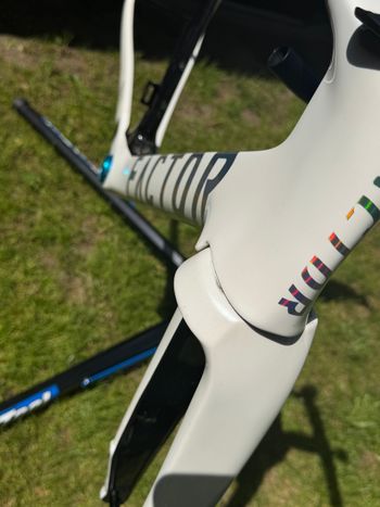 Used Factor OSTRO V.A.M. Disc Carbon 54cm Pearl White Chrome 2024 Frameset 2024 Road & Gravel — image 13 of 18