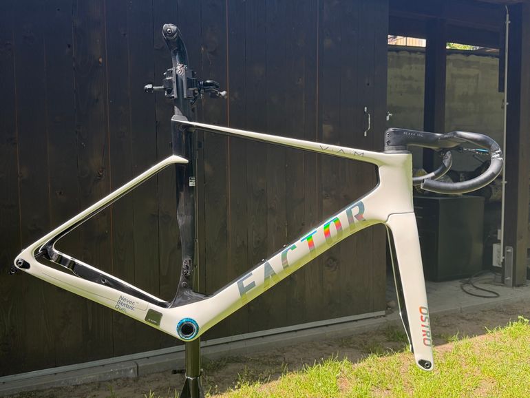 Used Factor OSTRO V.A.M. Disc Carbon 54cm Pearl White Chrome 2024 Frameset 2024 Road & Gravel — image 1 of 18