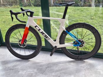Used CUBE LITENING AERO C:68X, SLT 2025 2025 Road & Gravel, Blanco — image 2 of 5
