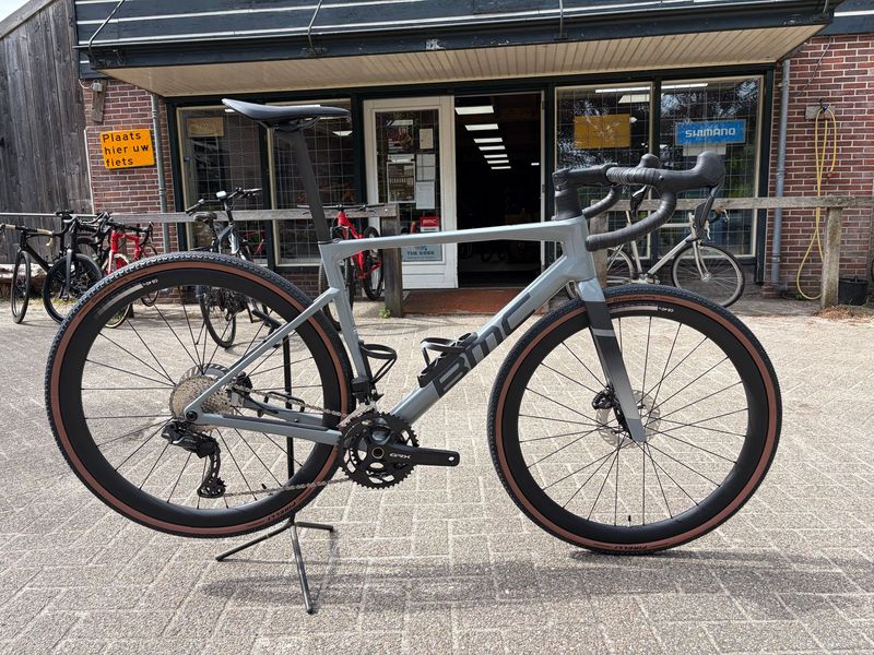 BMC Kaius 01 THREE 2026 2026 Road & Gravel d'occasion — image 1 sur 7
