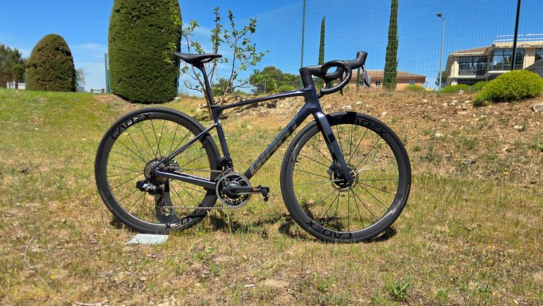 Used Giant Giant Defy Advanced SL 0 SRAM Red AXS 2025 Road & Gravel — image 1 of 9