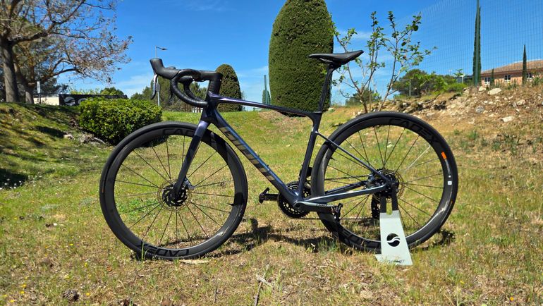 Used Giant Giant Defy Advanced SL 0 SRAM Red AXS 2025 Road & Gravel — image 2 of 9