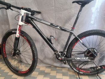 Used Cannondale F29 Carbon 2021 Mountainbike, Negro — image 3 of 5