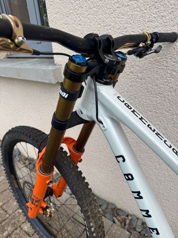 Used Commencal SUPREME DH V5 SIGNATURE 2024 2024 Mountainbike, White, 29, 27.5 — image 5 of 10
