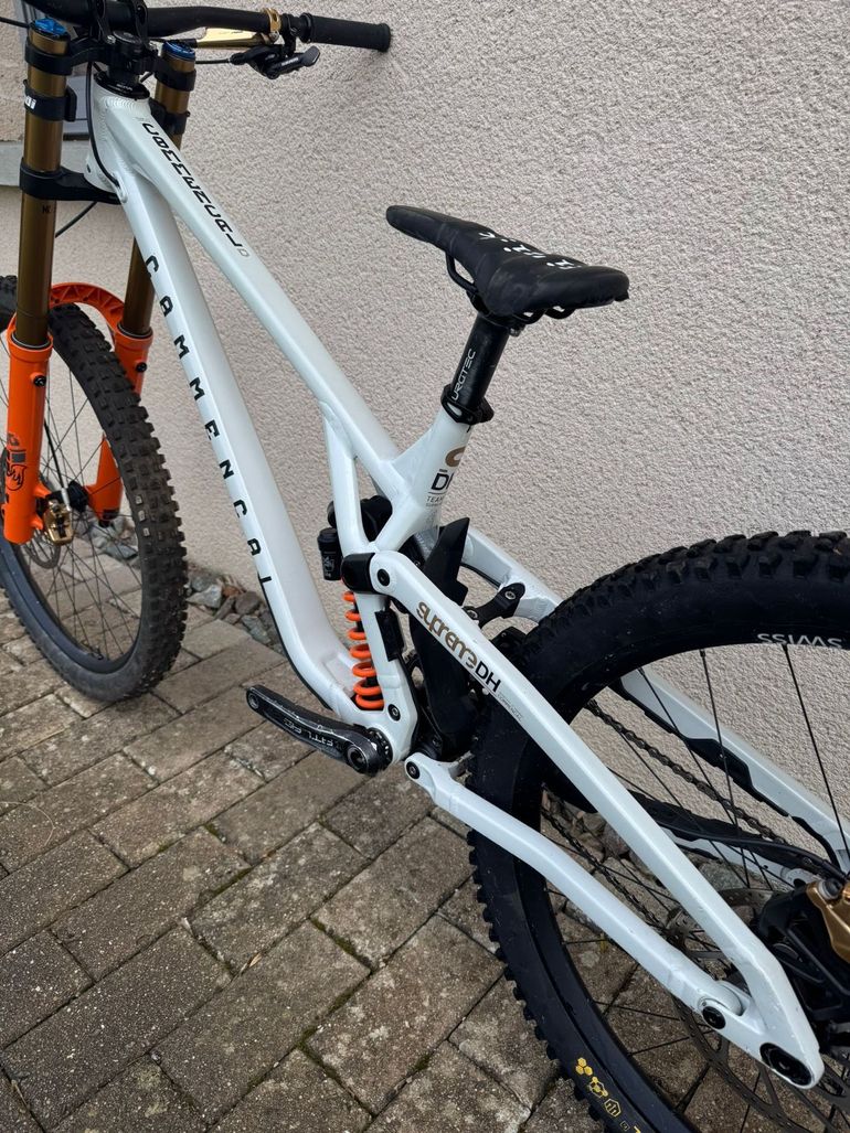 Used Commencal SUPREME DH V5 SIGNATURE 2024 2024 Mountainbike, White, 29, 27.5 — image 9 of 10