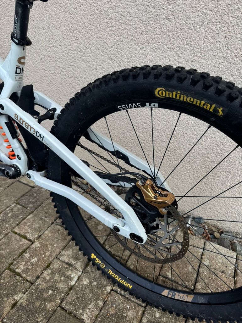 Used Commencal SUPREME DH V5 SIGNATURE 2024 2024 Mountainbike, White, 29, 27.5 — image 8 of 10