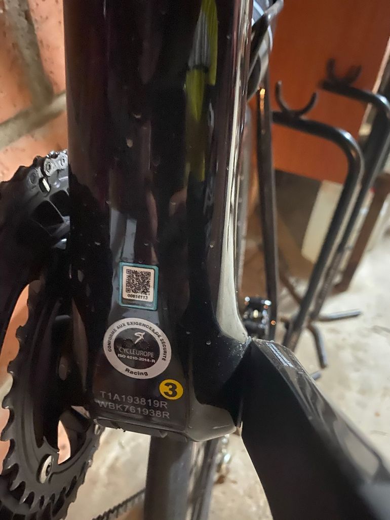 Used Bianchi Infinito XE 105 2025 2025 Road & Gravel — image 3 of 5