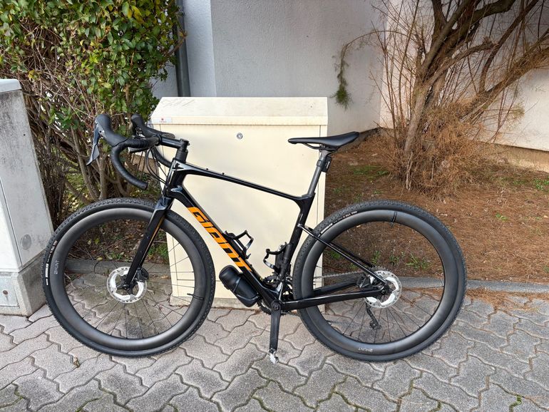 Used Giant Revolt Advanced 3 2024 2024 Road & Gravel, Schwarz — image 1 of 6