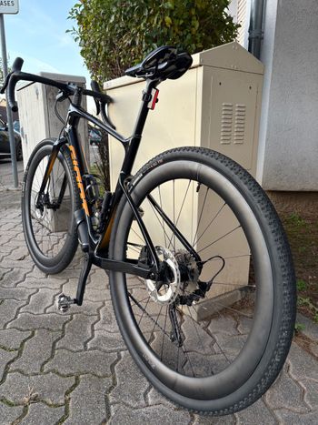 Used Giant Revolt Advanced 3 2024 2024 Road & Gravel, Schwarz — image 2 of 6
