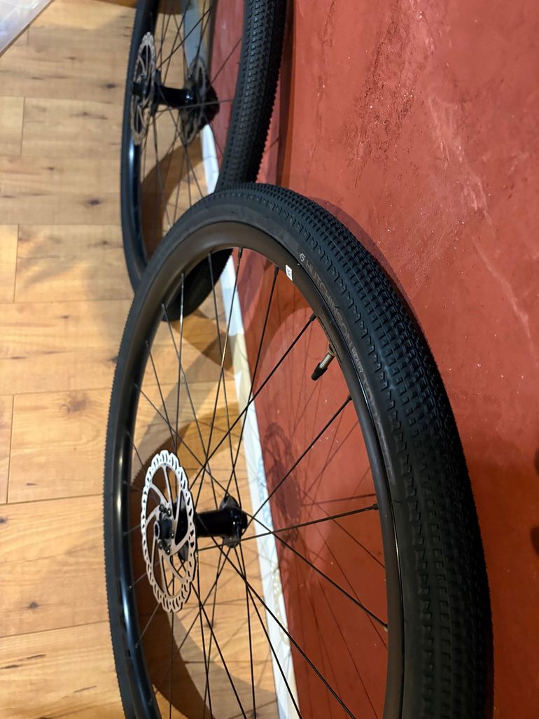 Used Giant Revolt Advanced 3 2024 2024 Road & Gravel, Schwarz — image 5 of 6