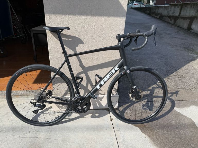 Used Trek Domane Shimano 105 2025 Road & Gravel, Black — image 2 of 6