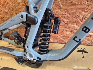 Brugt Commencal SUPREME DH V5 RIDE 2026 Frameset 2026 Mountainbike — billede 2 af 4