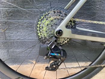 Used Canyon Grail CF SLX 8 AXS 2024 2024 Road & Gravel, Light Gray — image 4 of 7