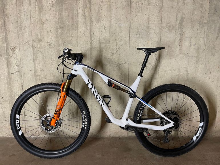 Used Canyon Canyon Lux CF SLX 9 Team Shimano XTR 2021 Mountainbike — image 1 of 4