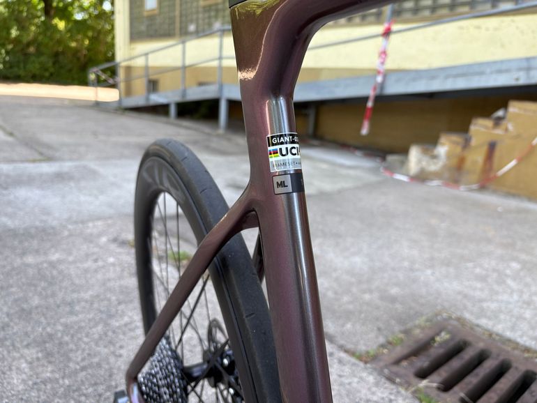 Used Giant Propel Advanced 1 2023 2023 Road & Gravel, Light Gray — image 11 of 19
