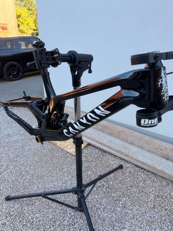 Canyon Sender CFR FMD 2021 Frameset 2021 Mountainbike usato, Nero — immagine 2 di 16