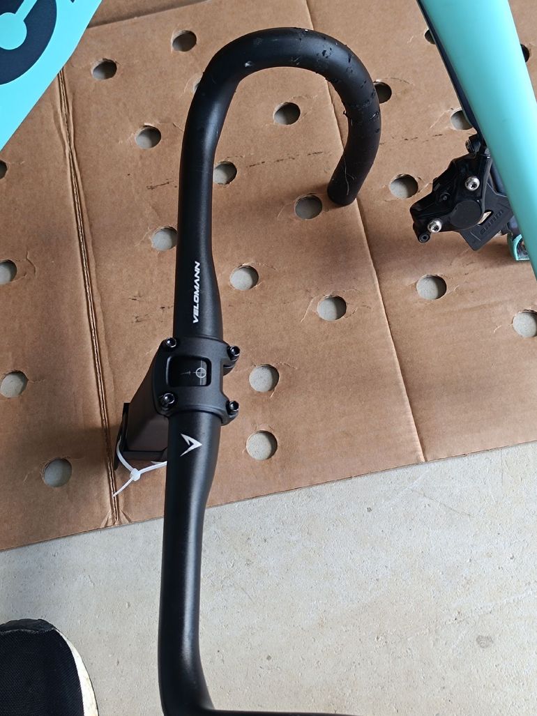 Used Bianchi Oltre Race 105 2023 Frameset 2023 Road & Gravel — image 13 of 35