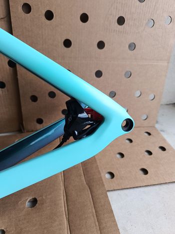 Used Bianchi Oltre Race 105 2023 Frameset 2023 Road & Gravel — image 32 of 35