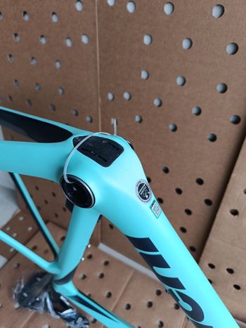 Used Bianchi Oltre Race 105 2023 Frameset 2023 Road & Gravel — image 17 of 35